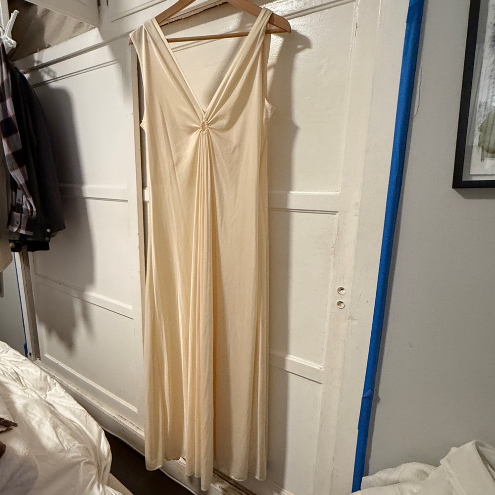 Elegant Cream Sleeveless Maxi chiffon nightgown
